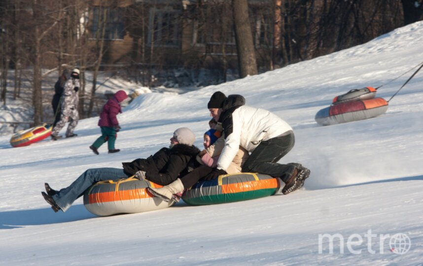 Пострадавшего от езды на ватрушке увезли в больницу в Петербурге 16 декабря