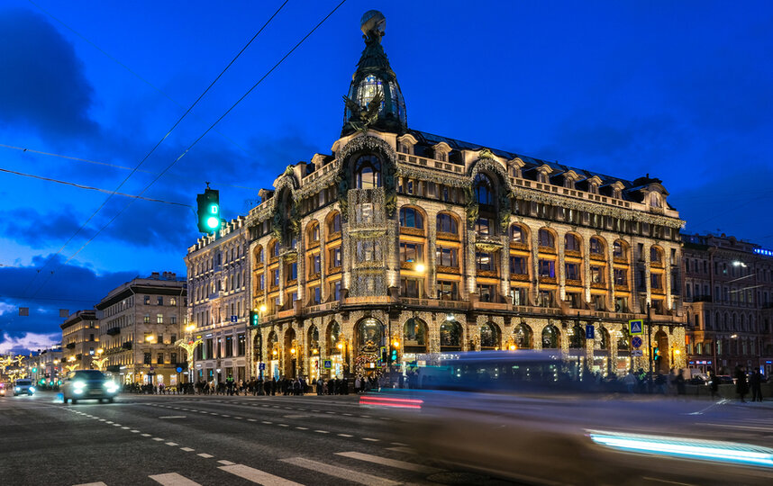 Дом Зингера в Петербурге получил новую подсветку 25 декабря 2025