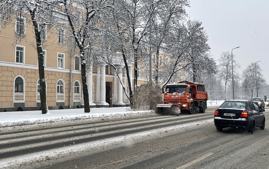 Более 30 см снега выпало в Петербурге за неделю