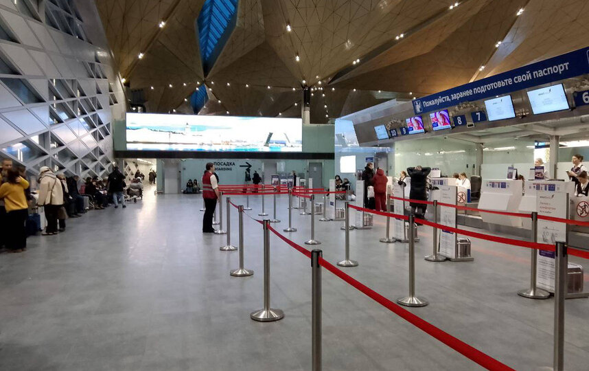 Пулково работает в усиленном режиме из-за непогоды: задержано менее 30 рейсов из 550