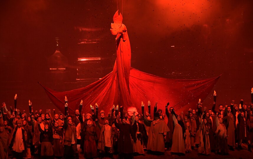 Пять представлений грандиозной оперы-эпопеи Прокофьева Война и мир в постановке Андрея Кончаловского пройдут в Мариинском театре