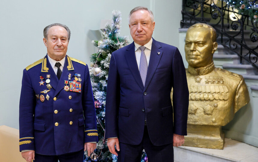 Александр Беглов и Александр Бельский поздравили ветерана Василия Волобуева с 84-летием