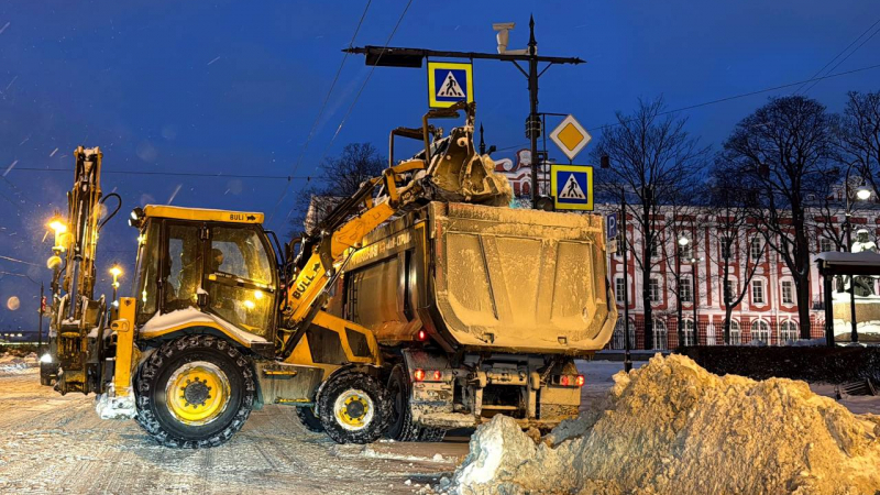 На 40% дорог и 99% кварталов Петербурга убрали снег