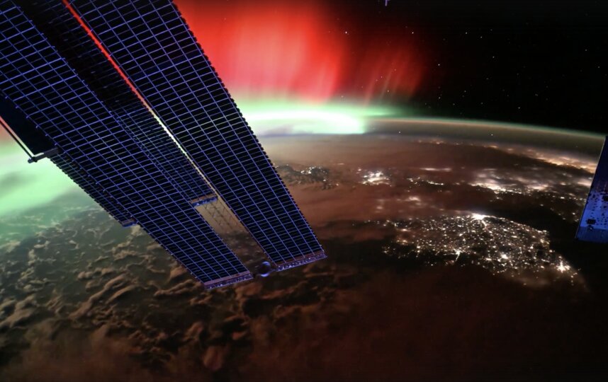 Российский космонавт запечатлел полярное сияние с борта МКС