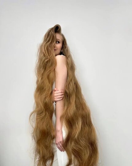 Мужчины восхищаются!: москвичка с самой длинной косой укрощает волосы играючи