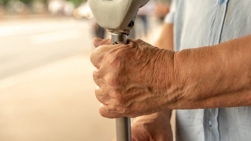 Выплаты инвалидам и ветеранам в России повысят с 1 февраля