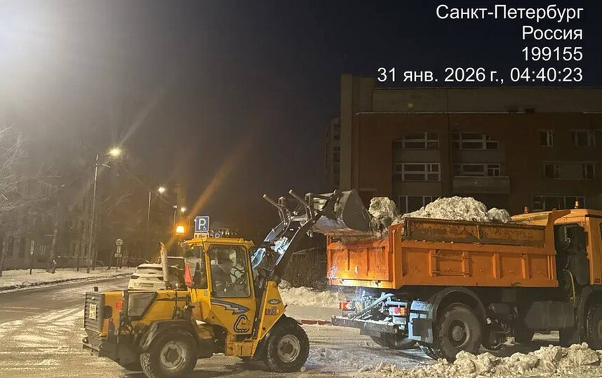 На уборку Петербурга вышло почти 800 единиц техники и более тысячи рабочих