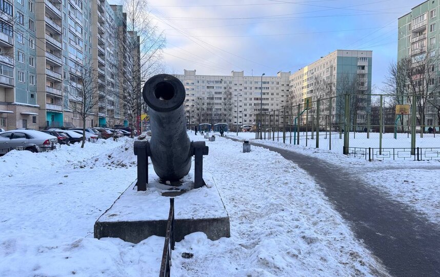 Пушку XIX века обнаружили на детской площадке в Петербурге