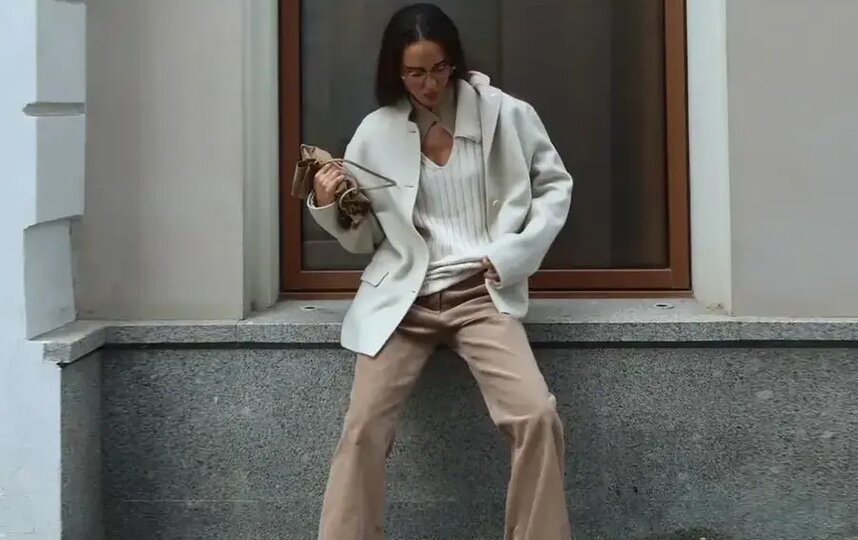 Клёш, стрелки и индиго в духе 70-х: гид по самым модным джинсам 2026 года