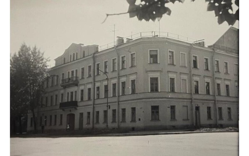 ��� �� ��� �12 �� ������������� �����. ����: 1983 ���. ����� �����.