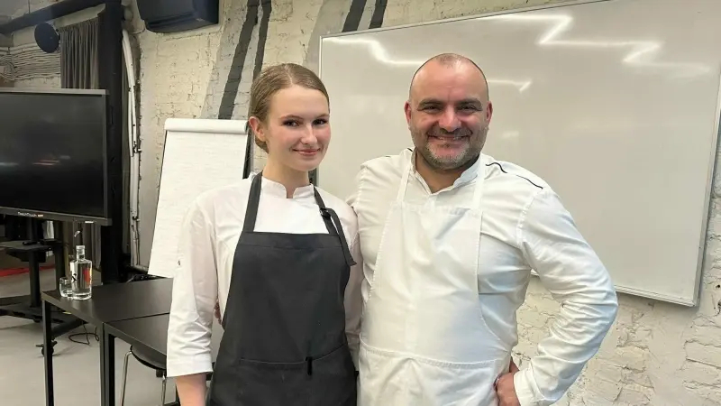 Петербургская студентка приготовила 199 блина за час