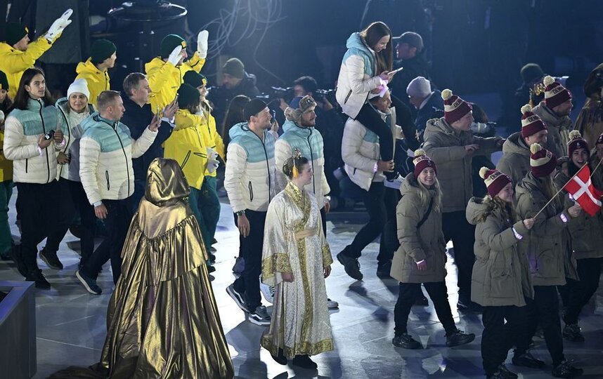 Российские спортсмены приняли участие в церемонии закрытия Олимпиады-2026