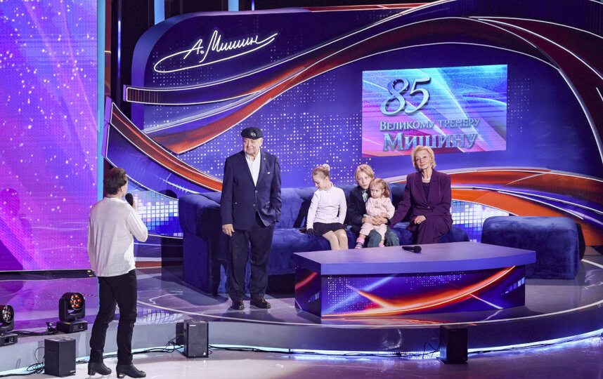 Губернатор поздравил Алексея Мишина с 85-летием