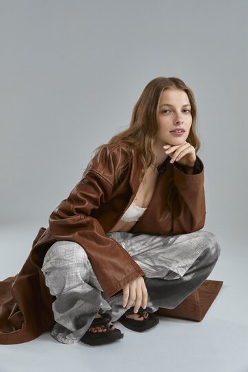 �������