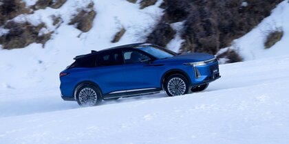 ������ �� 2000 ������: EXEED RX PHEV �������� ������������� ��������� 