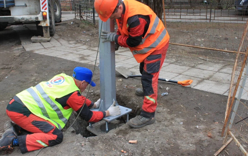 В квартале у площади Балтийских Юнг начали обновлять освещение