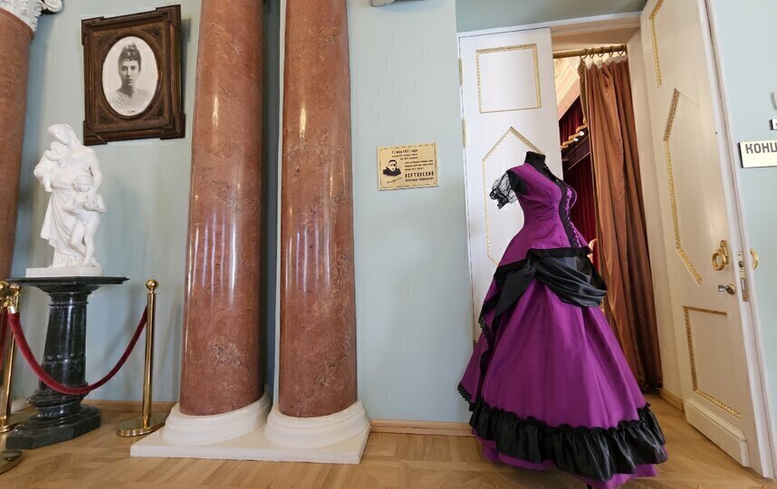 Выставка Русская парфюмерия и театр 130 лет назад