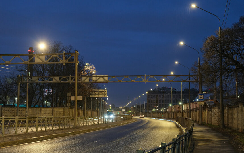 Замена светильников на Автомобильной улице стала крупнейшим проектом по обновлению освещения в Кировском районе за последние годы