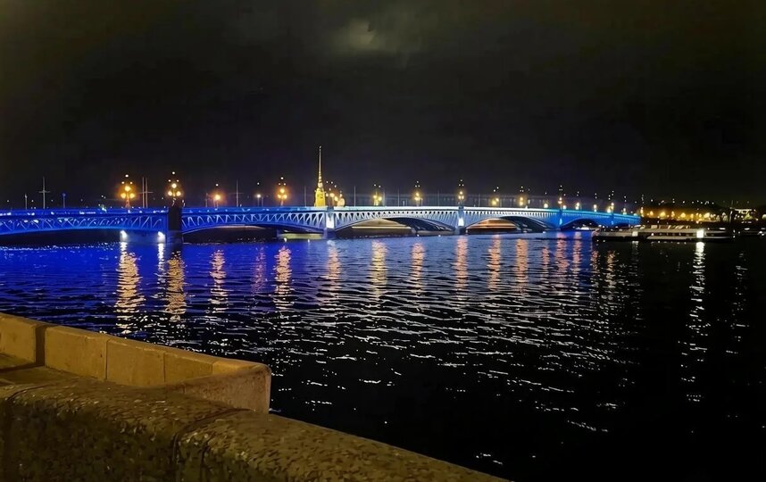 Три моста в Петербурге подсветят в честь чемпионства Зенита
