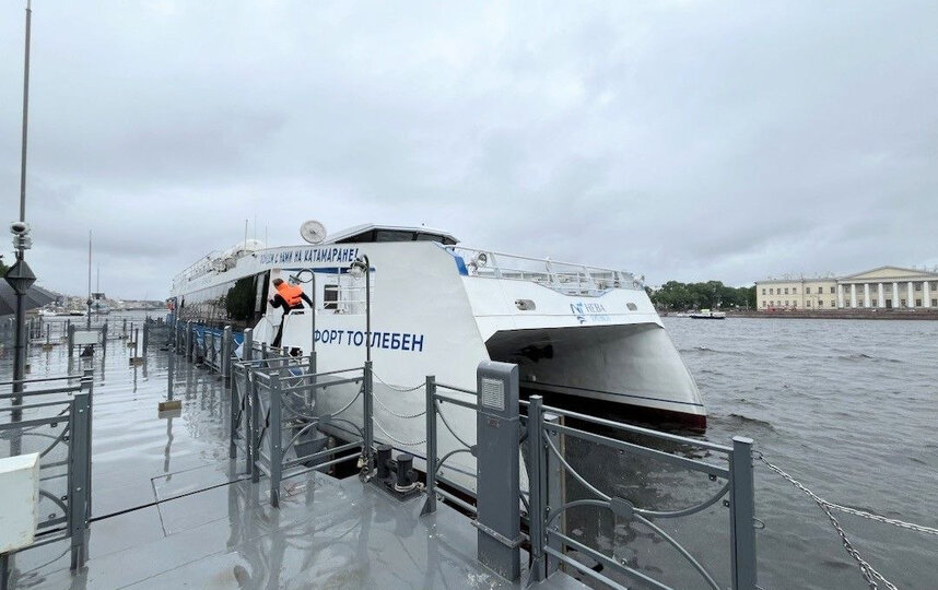 К фонтанам Петергофа запустили новый водный маршрут