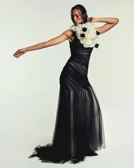 ��������� ����� Monique Lhuillier.