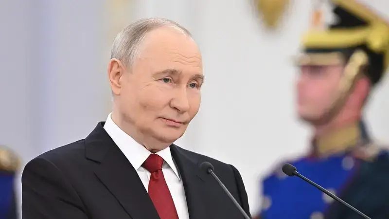 Путин распорядился разработать единый формат удостоверения педагога и расширить меры поддержки