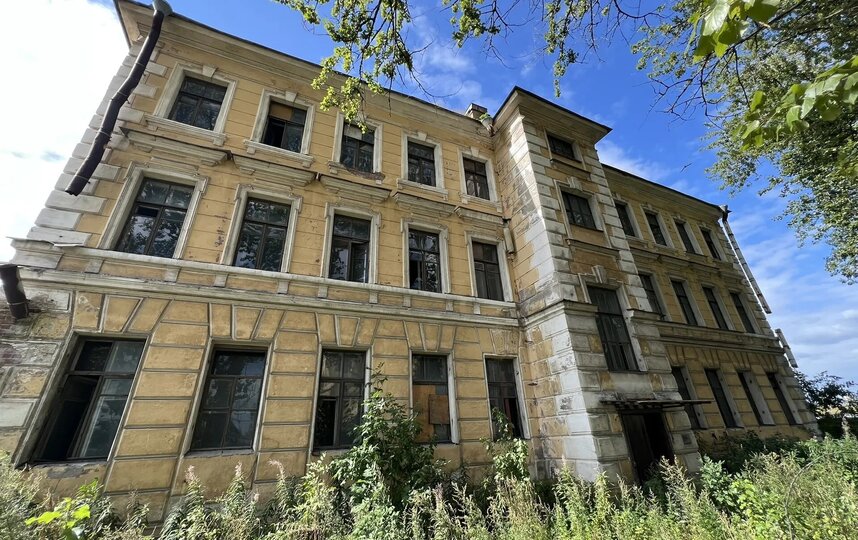 Офицерскую воздухоплавательную школу продадут по рублю за метр