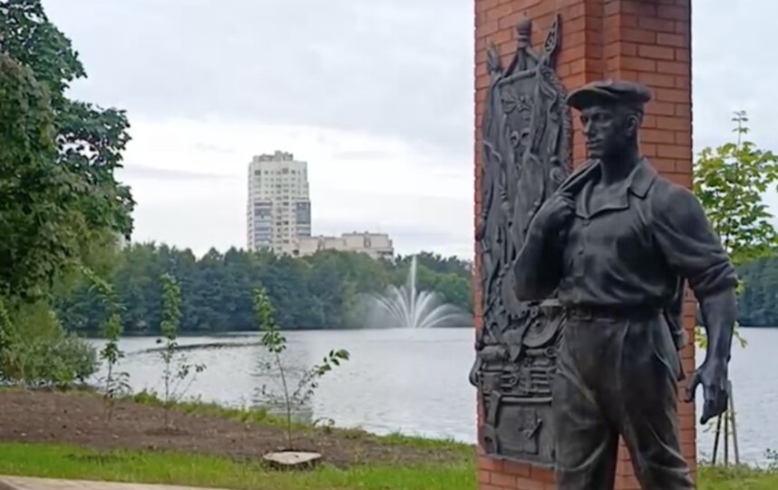 Светлее и комфортнее: в сестрорецком сквере Петра Великого обновляют систему освещения