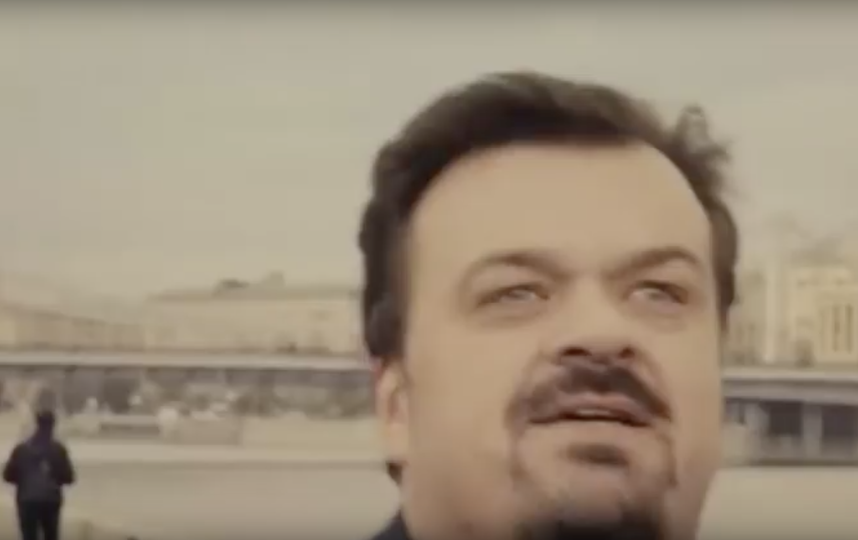 На хую вертел брюнетку