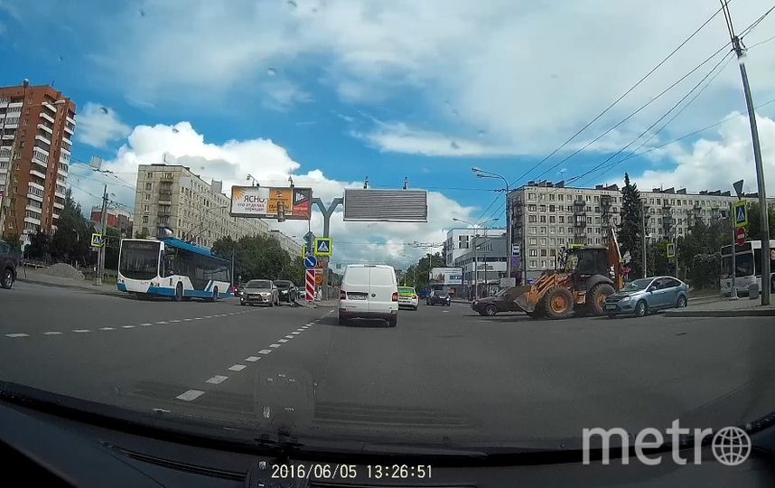 Угол проспекта. Пересечение Заневского и Шаумяна. Заневский проспект угол проспекта Шаумяна. Перекресток Шаумяна Московская. Перекресток Шаумяна Московская Екатеринбург.