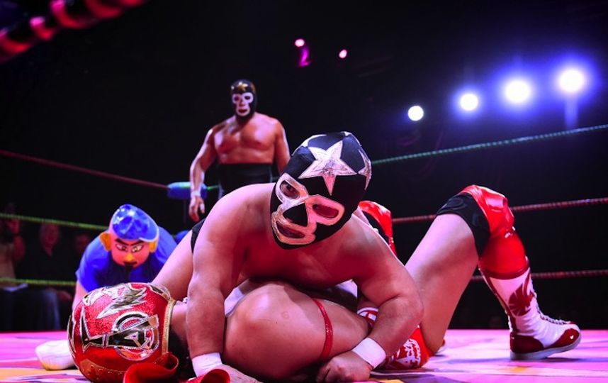 Japan strip wrestling
