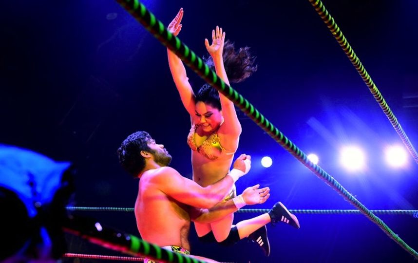 Japan strip wrestling