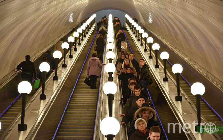 Много метро. Эскалатор Петровско Разумовская. Станция Петровско-Разумовская эскалатор. Эскалатор площадь Восстания. Метрополитен станция Рижская эскалаторы.