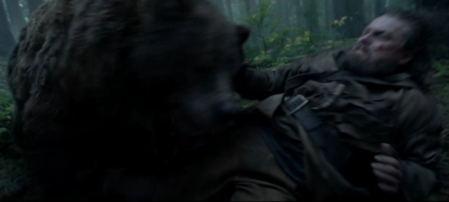 Схватка с медведем. Леонардо ди Каприо и медведь. Выживший ди Каприо нападение медведя.