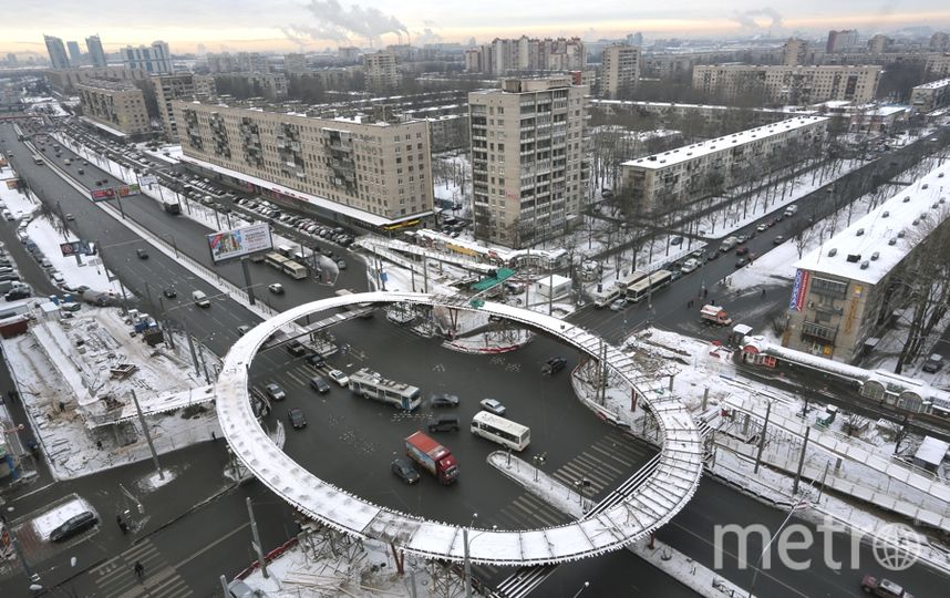 Через пр. Краб на проспекте славы. Надземный переход на проспекте славы. Пешеходный мост на проспекте славы. Перекрёсток проспекта славы и Будапештской.