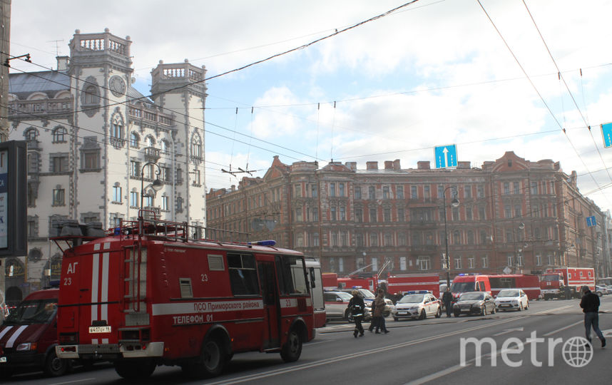 Аварийная петроградского. Петроградская метро. Петроградская сторона метро. Петроградский район Санкт-Петербурга метро. Метро Петроградская фото.