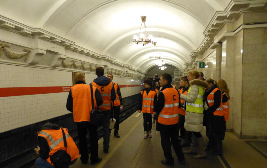 Метро школа. Экскурсия в метрополитен СПБ. Экскурсия по петербургскому метрополитену. Ночная экскурсия в метро. Ночное метро Санкт-Петербург.