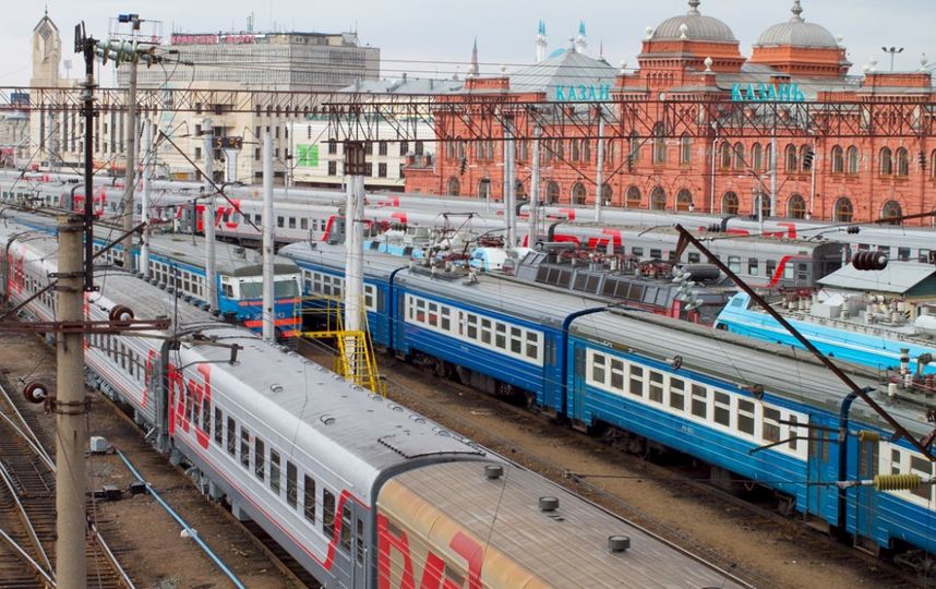 Фото поезда казань. Казань вокзал электричка. ЖД вокзал Казань электрички. Ж/Д Казанский вокзал поезд Москва -Чебоксары. Казанский вокзал Санкт-Петербург.