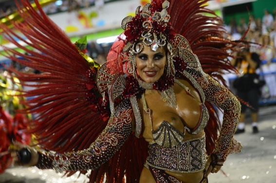 Самые сексуальные танцовщицы карнавала в Рио.