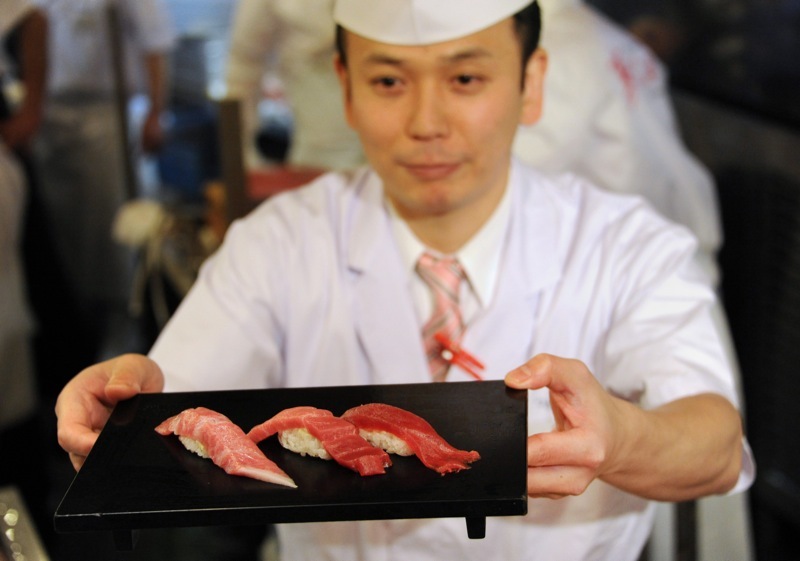 Гигантского тунца продали за 1,8 млн долларов (ФОТО). Metro