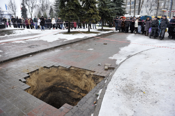 Упавшего в реку шестилетнего мальчика ищут в городе Обь под Новосибирском | АиФ Новосибирск