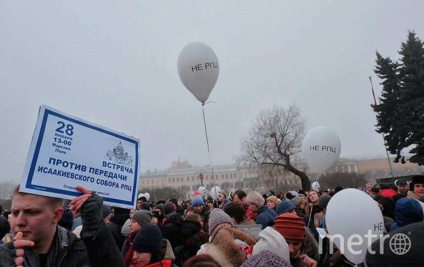Акция протеста против присоединения Исаакиевского собора РПЦ. Санкт-Петербург. Фото Алёна Бобрович, "Metro"