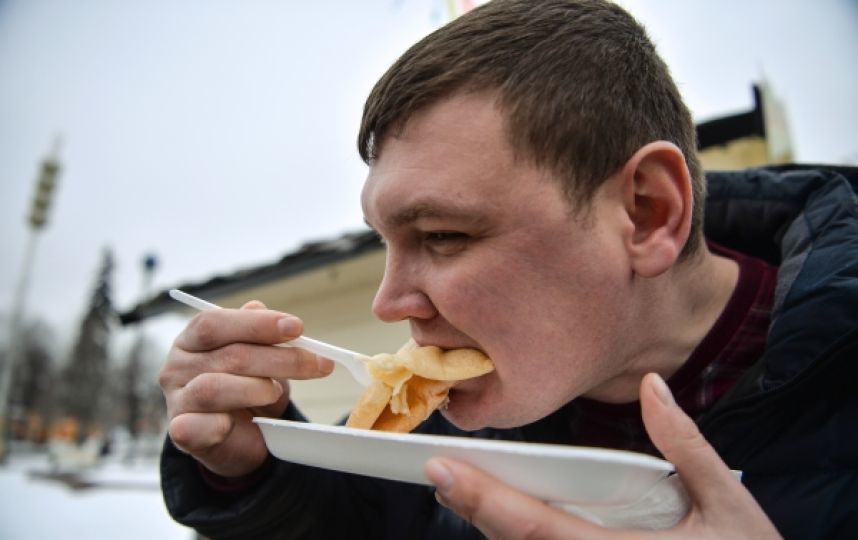 Организаторы обещают накормить блинами со сладкими, солёными и сытными начинками. Фото РИА Новости