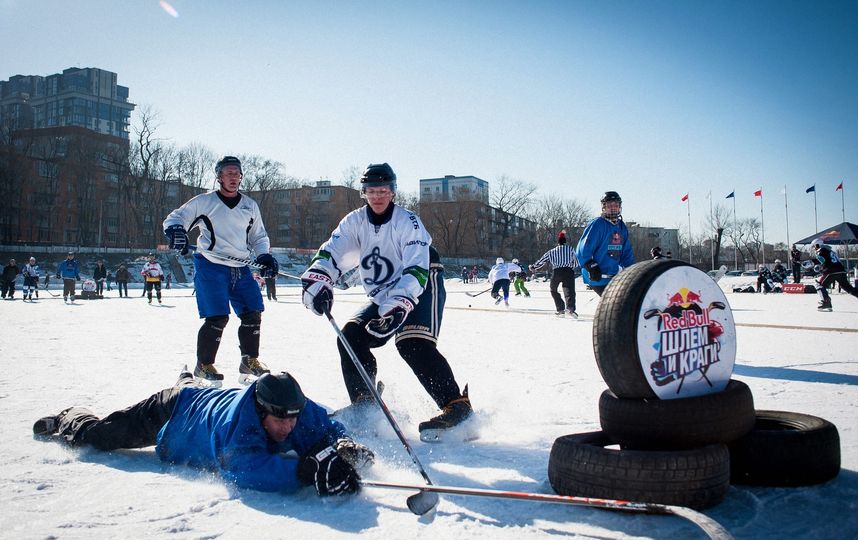 Первыми на лёд вышли хоккеисты Владивостока. Фото Getty