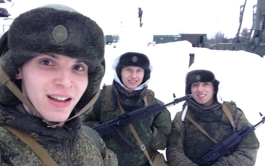Мой брат, служит в армии на данный момент.  Мурманск. Фото Алекса Морозова.
