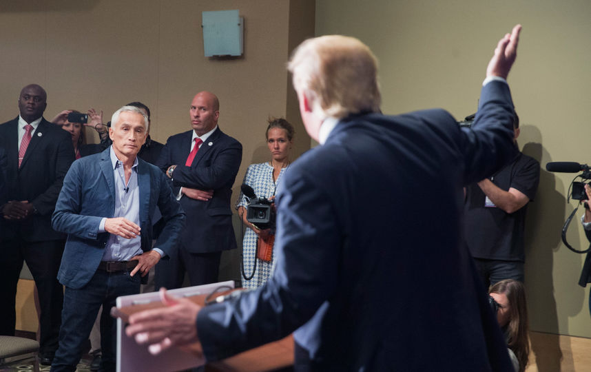 Дональд Трамп и журналисты. Фото Getty