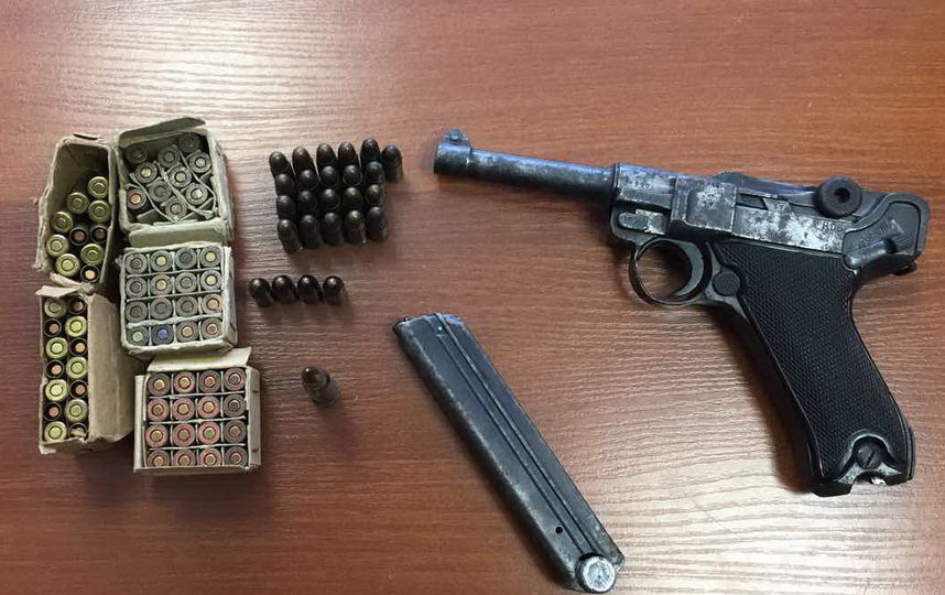 Жительница Луги случайно нашла в квартире немецкий пистолет. Фото Пресс-служба ГУ Росгвардии по СПб и ЛО