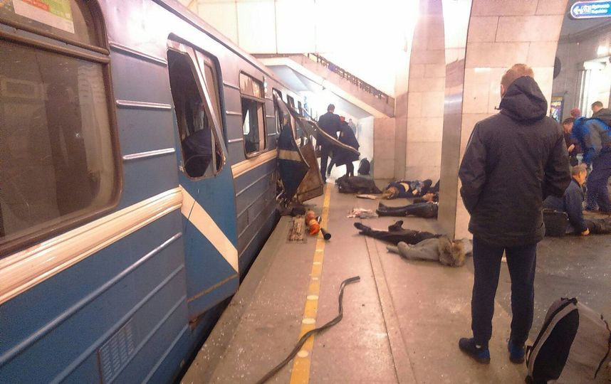 На станции метро «Площадь Восстания» найдено не сработавшее взрывное устройство. Фото «ДТП и ЧП | Санкт-Петербург», vk.com