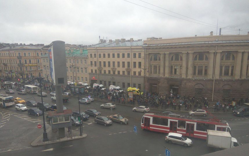 Взрывное устройство на «Площади Восстания» в Петербурге было начинено поражающими элементами. Фото «ДТП и ЧП | Санкт-Петербург», vk.com