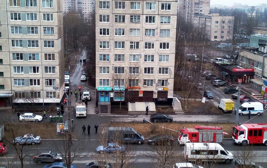 В Петербурге жильцов дома эвакуировали из-за подозрительного предмета. Фото «ДТП и ЧП | Санкт-Петербург», vk.com
